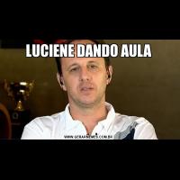 LUCIENE DANDO AULA
