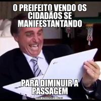 O PREIFEITO VENDO OS CIDADÃOS SE MANIFESTANTANDOPARA DIMINUIR A PASSAGEM