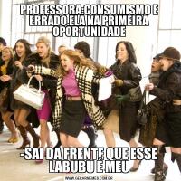PROFESSORA:CONSUMISMO E ERRADO.ELA NA PRIMEIRA OPORTUNIDADE-SAI DA FRENTE QUE ESSE LABUBU É MEU