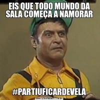 EIS QUE TODO MUNDO DA SALA COMEÇA A NAMORAR#PARTIUFICARDEVELA