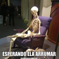 ESPERANDO ELA ARRUMAR