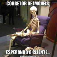CORRETOR DE ÍMOVEIS ESPERANDO O CLIENTE...