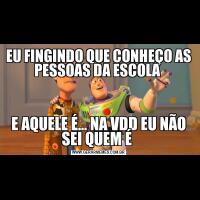 EU FINGINDO QUE CONHEÇO AS PESSOAS DA ESCOLA E AQUELE É... NA VDD EU NÃO SEI QUEM É 