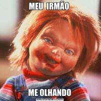 MEU  IRMÃO ME OLHANDO