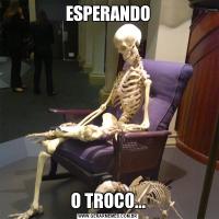 ESPERANDOO TROCO...