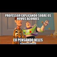 PROFESSOR EXPLICANDO SOBRE OS NOVOS ACORDESEU PENSANDO NELES