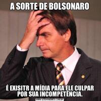 A SORTE DE BOLSONAROÉ EXISITR A MÍDIA PARA ELE CULPAR POR SUA INCOMPETÊNCIA.