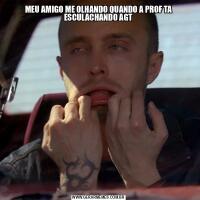 MEU AMIGO ME OLHANDO QUANDO A PROF TA ESCULACHANDO AGT