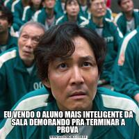 EU VENDO O ALUNO MAIS INTELIGENTE DA SALA DEMORANDO PRA TERMINAR A PROVA 