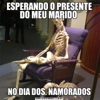 ESPERANDO O PRESENTE DO MEU MARIDO NO DIA DOS. NAMORADOS