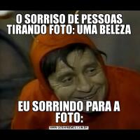 O SORRISO DE PESSOAS TIRANDO FOTO: UMA BELEZAEU SORRINDO PARA A FOTO: