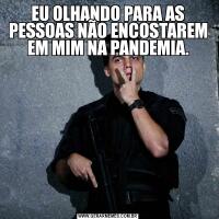 EU OLHANDO PARA AS PESSOAS NÃO ENCOSTAREM EM MIM NA PANDEMIA.