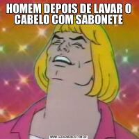 HOMEM DEPOIS DE LAVAR O CABELO COM SABONETE