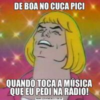 DE BOA NO CUCA PICIQUANDO TOCA A MÚSICA QUE EU PEDI NA RÁDIO!