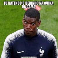 EU BATENDO O DEDINHO NA QUINA DA CAMA