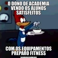 O DONO DE ACADEMIA VENDO OS ALUNOS SATISFEITOSCOM OS EQUIPAMENTOS PREPARO FITNESS
