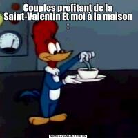 Couples profitant de la Saint-Valentin Et moi à la maison :