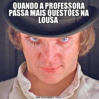 QUANDO A PROFESSORA PASSA MAIS QUESTÕES NA LOUSA 